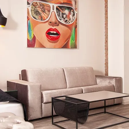 Apartment The Faces *